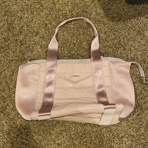 Stella and Dot…brand new…travel bag. With strap!